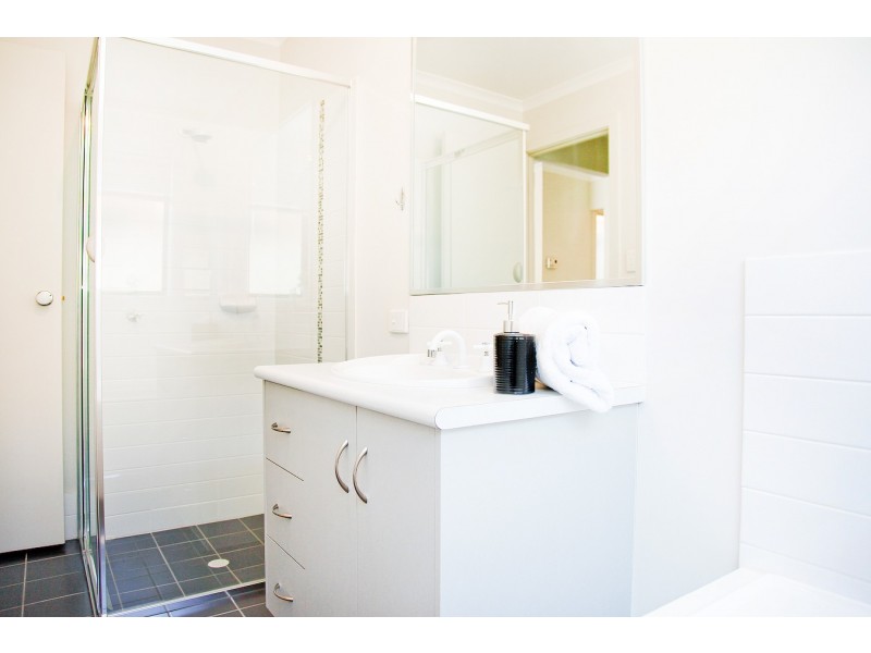 2 SITTELLA AVE, Burton SA 5110