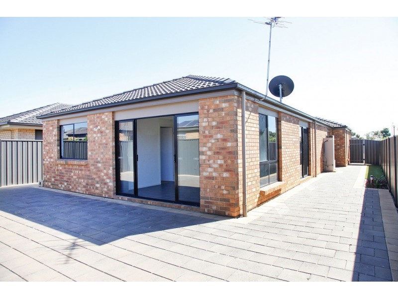 2 SITTELLA AVE, Burton SA 5110
