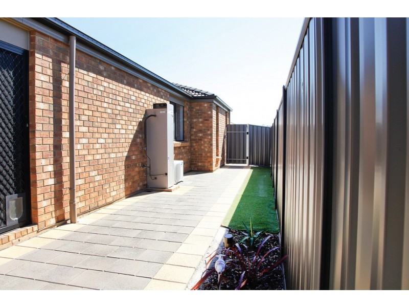 2 SITTELLA AVE, Burton SA 5110