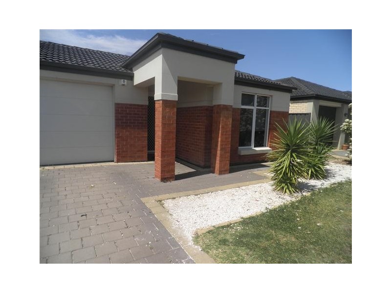 18 Ontario crescent, Andrews Farm SA 5114