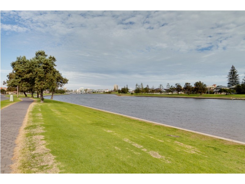 50 (unit 13) Adelphi Cres, Glenelg North SA 5045