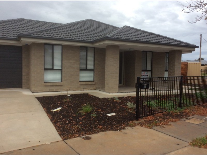 31 Robert Crescent, Smithfield SA 5114