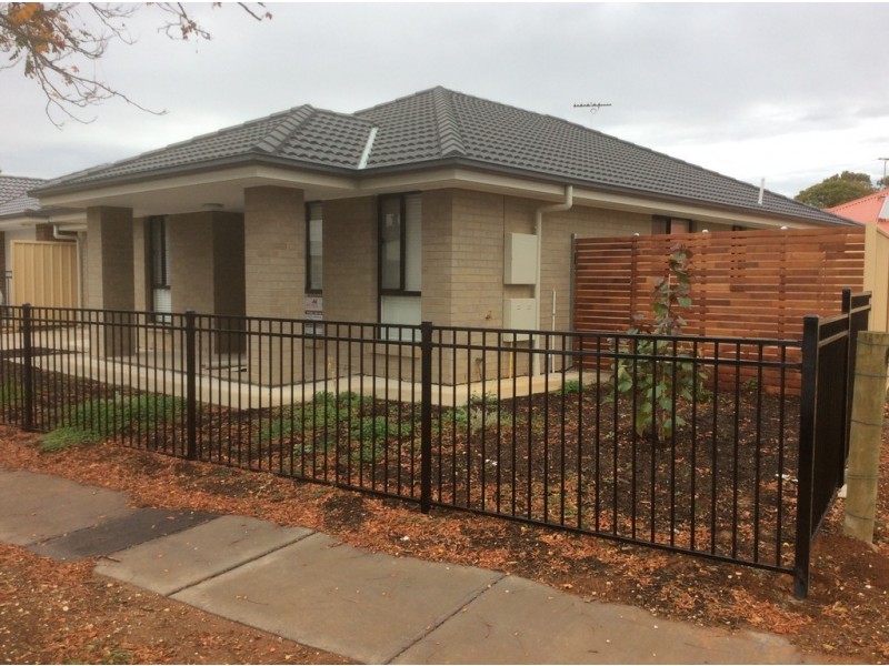 31 Robert Crescent, Smithfield SA 5114