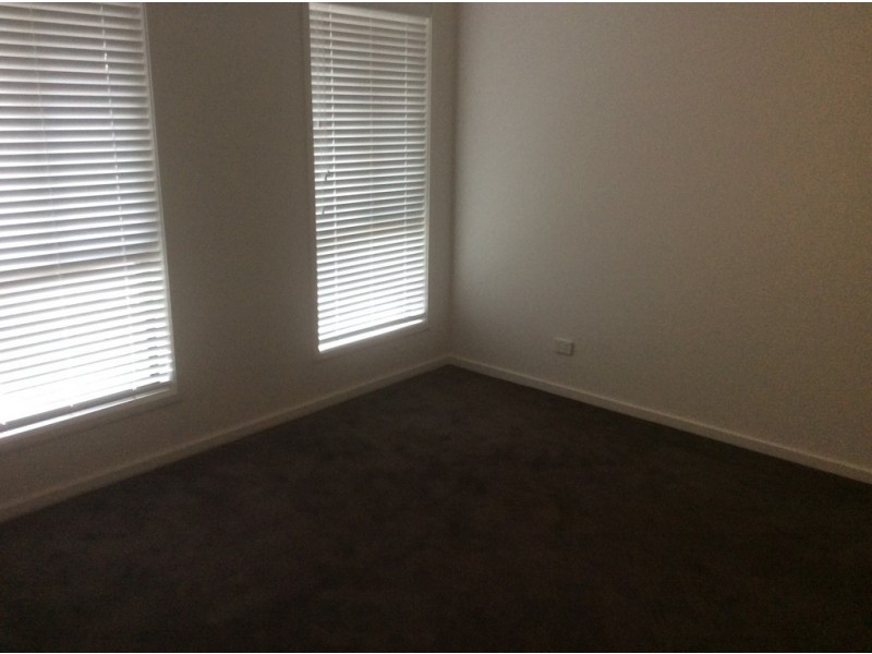 31 Robert Crescent, Smithfield SA 5114