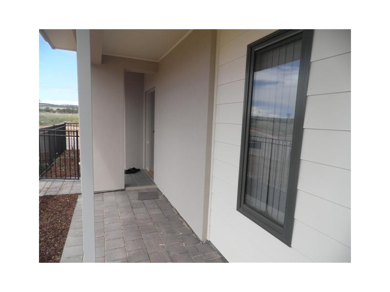 2/1 Emperor Way, Munno Para SA 5115