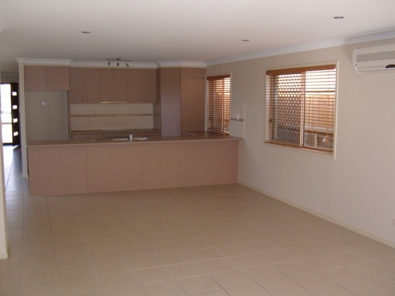10 Cove Place, Springfield Lakes QLD 4300