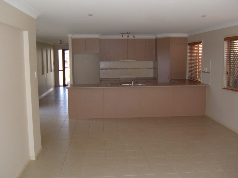 10 Cove Place, Springfield Lakes QLD 4300