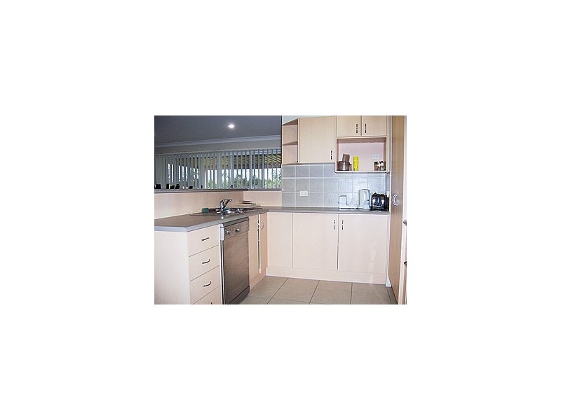 28 Charlton Place, Regents Park QLD 4118