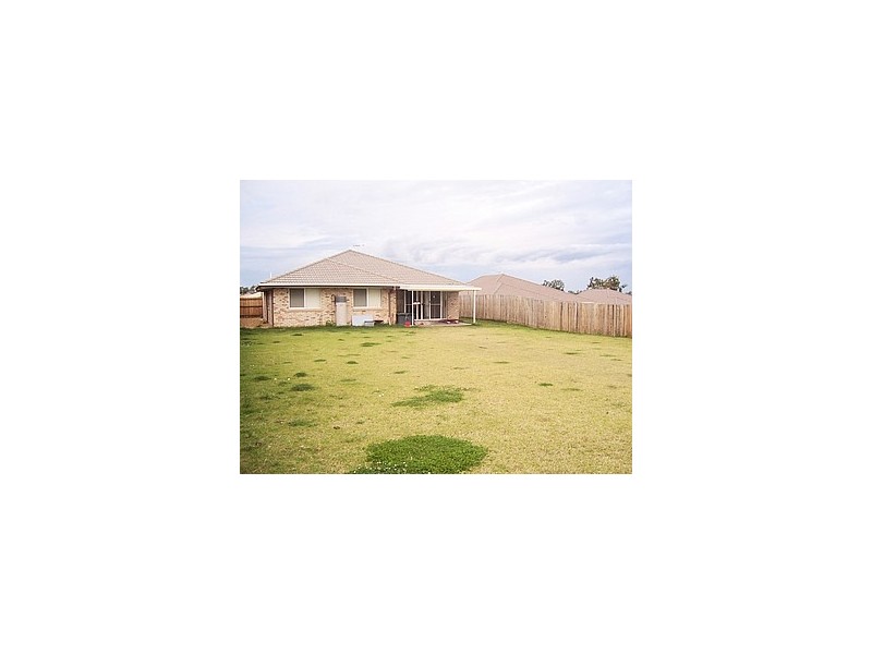 28 Charlton Place, Regents Park QLD 4118