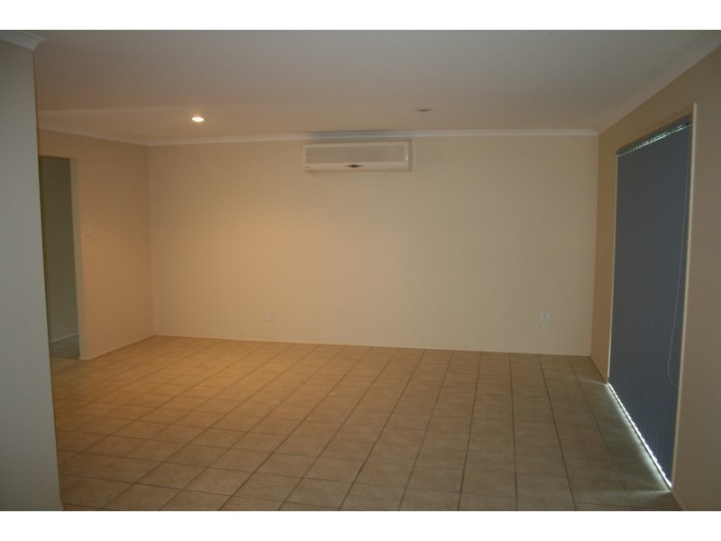 20 Lorraine St, Crestmead QLD 4132