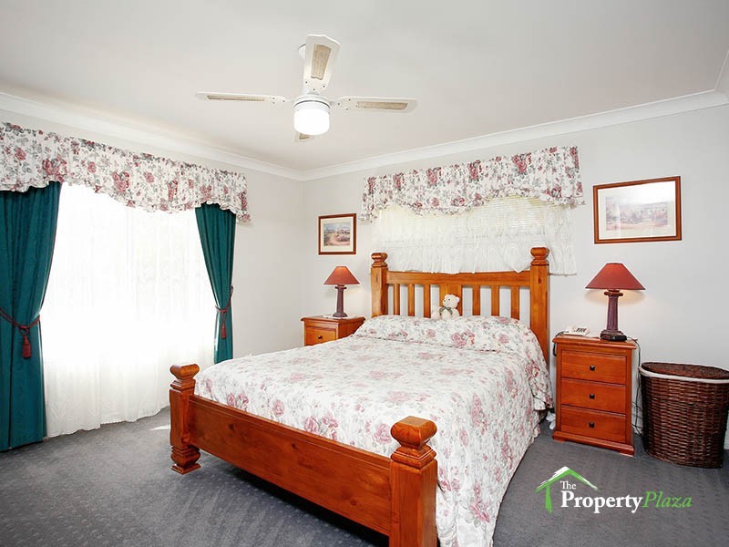24 Cianthus St, Regents Park QLD 4118