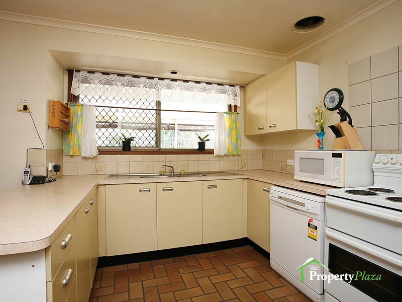 12 BONHILL CT, Hillcrest QLD 4118