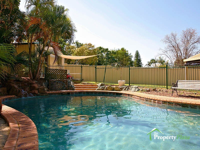 12 BONHILL CT, Hillcrest QLD 4118