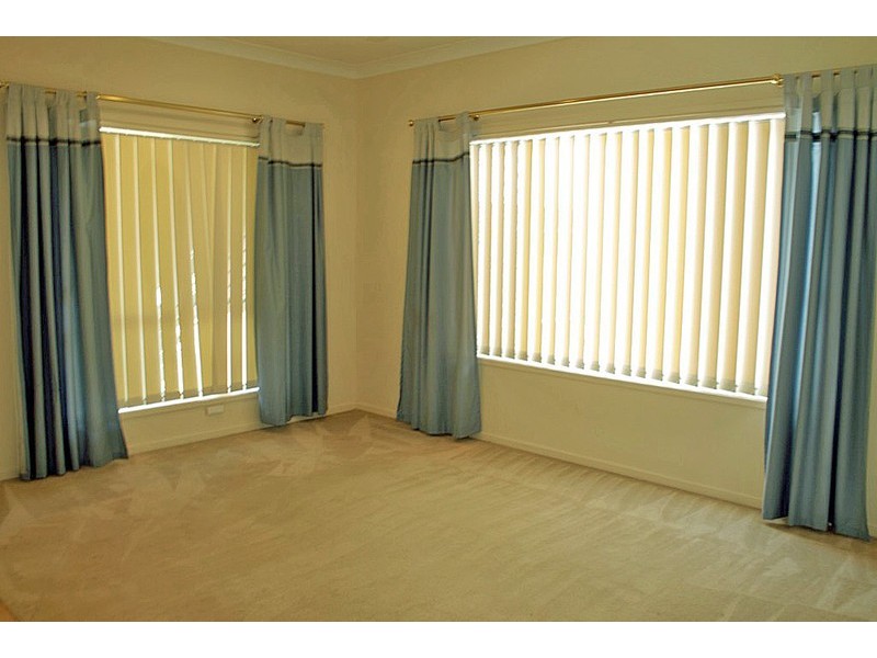 25 Ranier Cr, Varsity Lakes QLD 4227