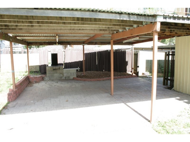 11 BUSHMILLS ST, Hillcrest QLD 4118