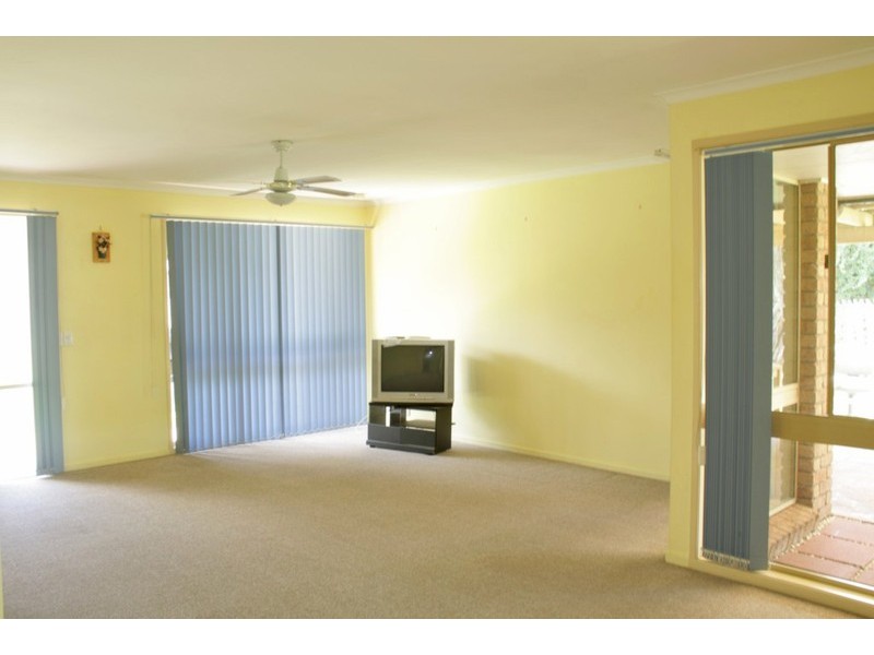 9 Ixora Ct, Regents Park QLD 4118