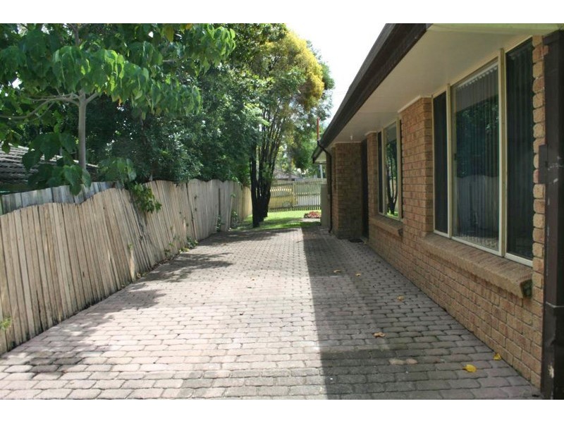 9 Ixora Ct, Regents Park QLD 4118