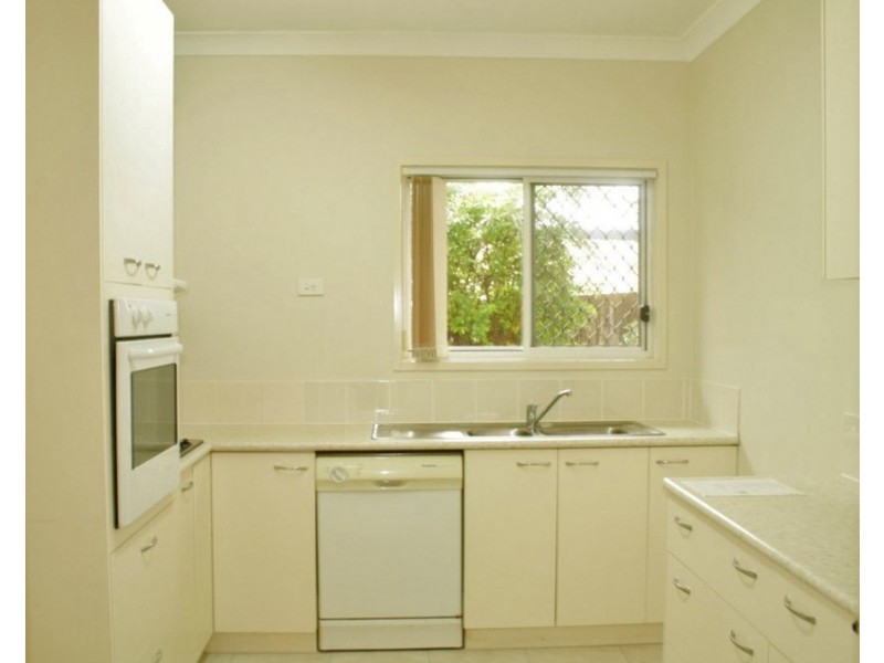 2/33 Law St South, Redbank QLD 4301