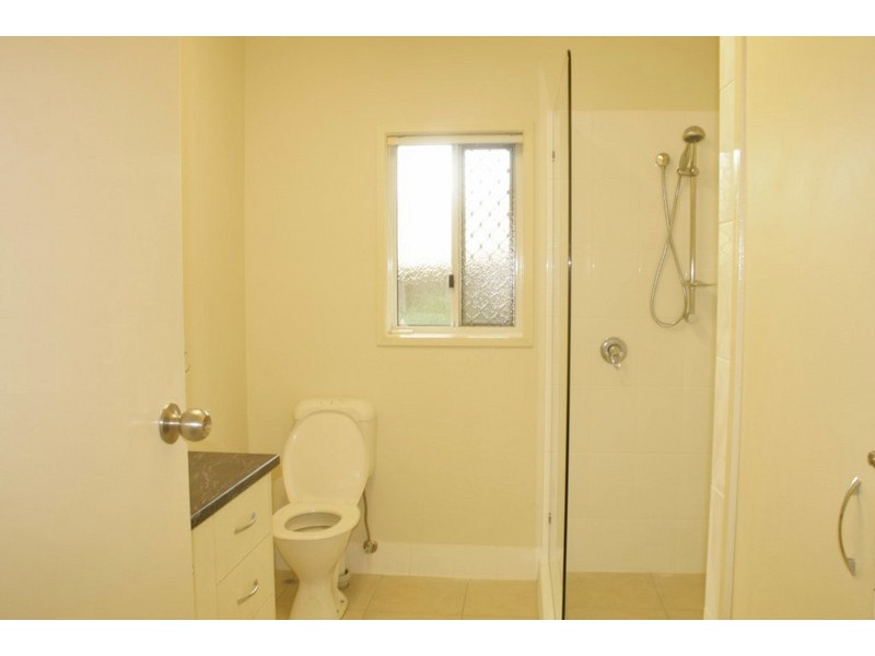 2/33 Law St South, Redbank QLD 4301