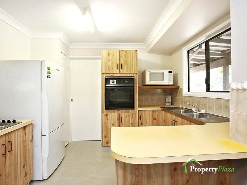 15 Bursaria Cr, Crestmead QLD 4132