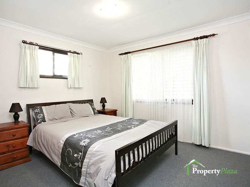 15 Bursaria Cr, Crestmead QLD 4132