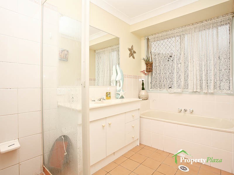 20 Benjamina Cct, Regents Park QLD 4118