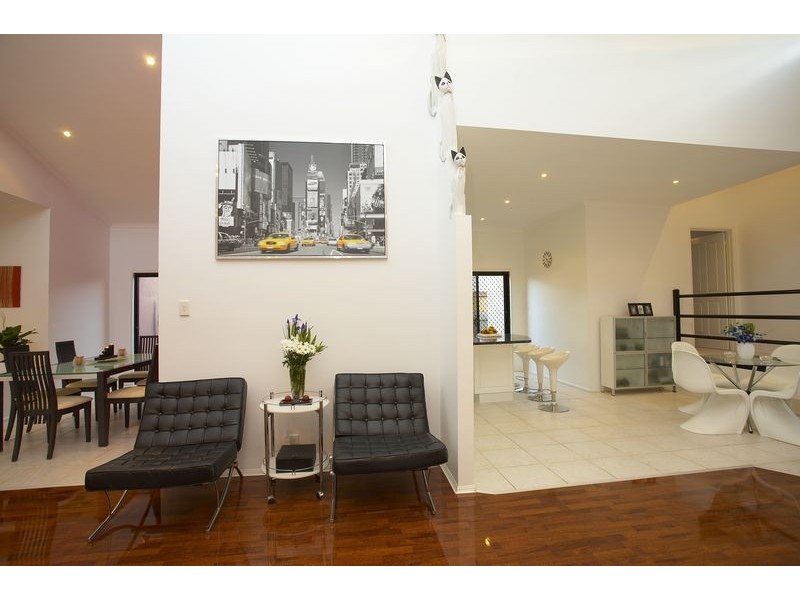 24 Standford Place, Regents Park QLD 4118