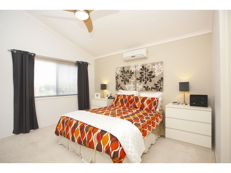 24 Standford Place, Regents Park QLD 4118