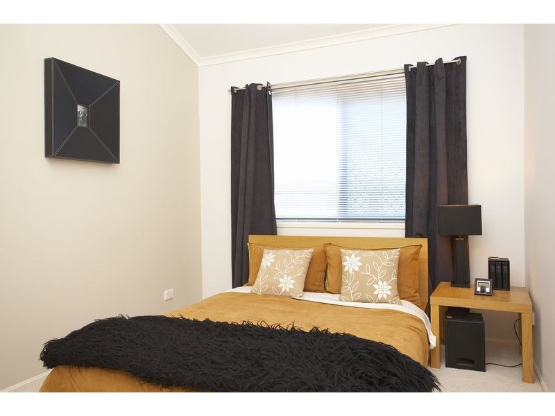 24 Standford Place, Regents Park QLD 4118