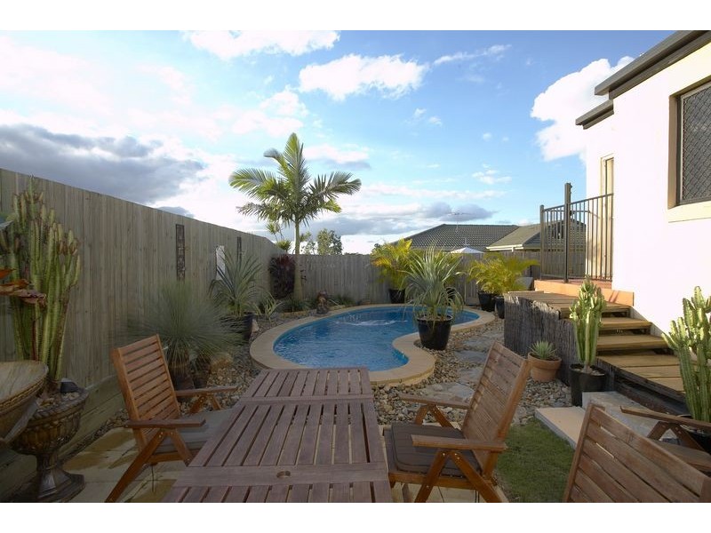 24 Standford Place, Regents Park QLD 4118