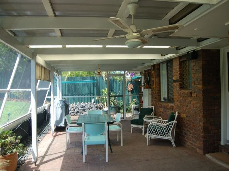 2  Kingfield ct, Regents Park QLD 4118