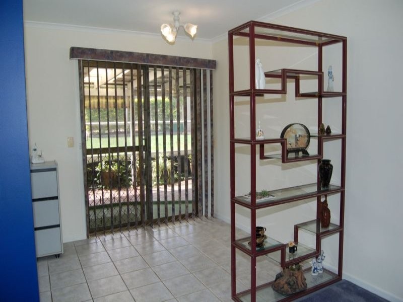 2  Kingfield ct, Regents Park QLD 4118