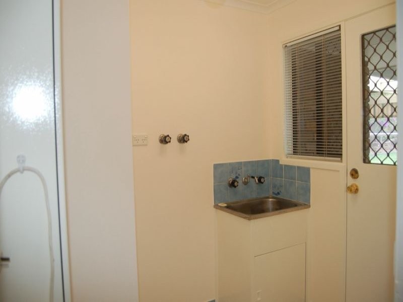 2  Kingfield ct, Regents Park QLD 4118