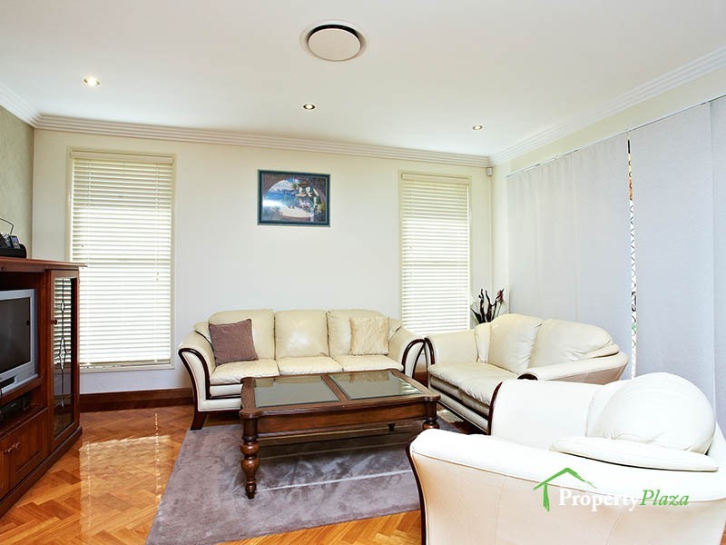 5 Fordham Ct, Regents Park QLD 4118