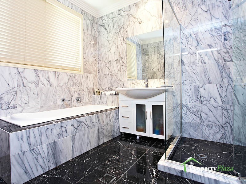 5 Fordham Ct, Regents Park QLD 4118