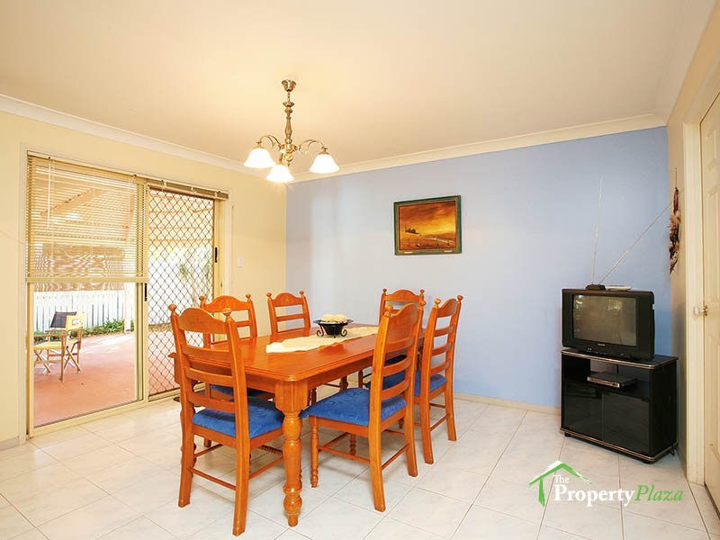 2 Helmet Ct, Hillcrest QLD 4118