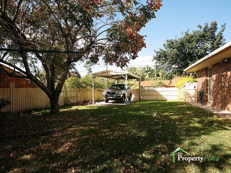 2 Helmet Ct, Hillcrest QLD 4118