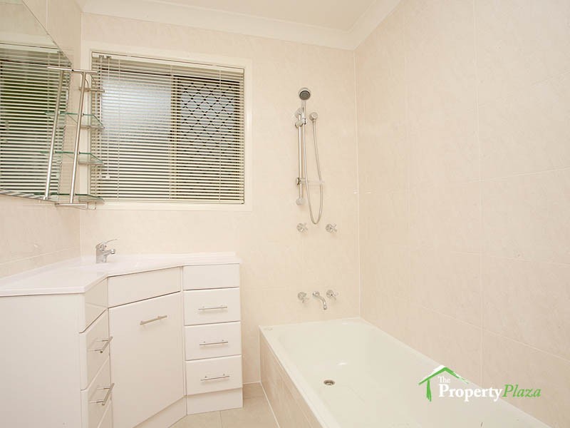 2 Dunblane Drive, Boronia Heights QLD 4124