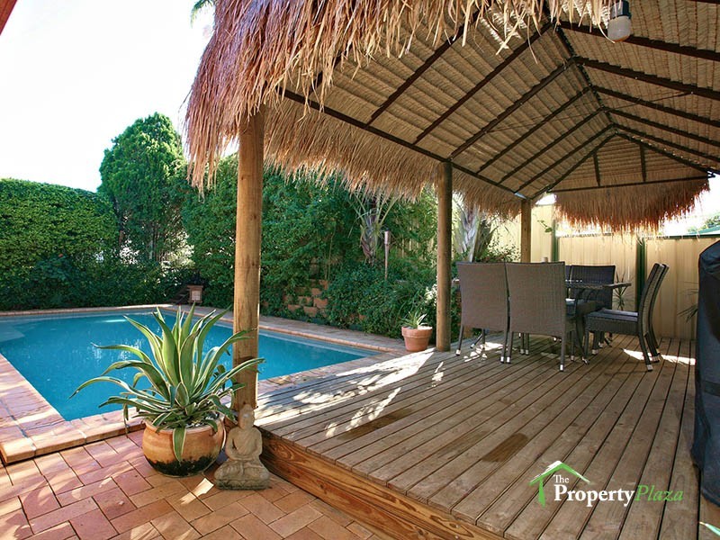 32 Bennett Dr, Regents Park QLD 4118