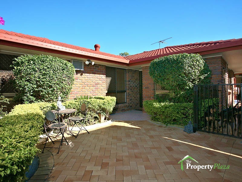 32 Bennett Dr, Regents Park QLD 4118