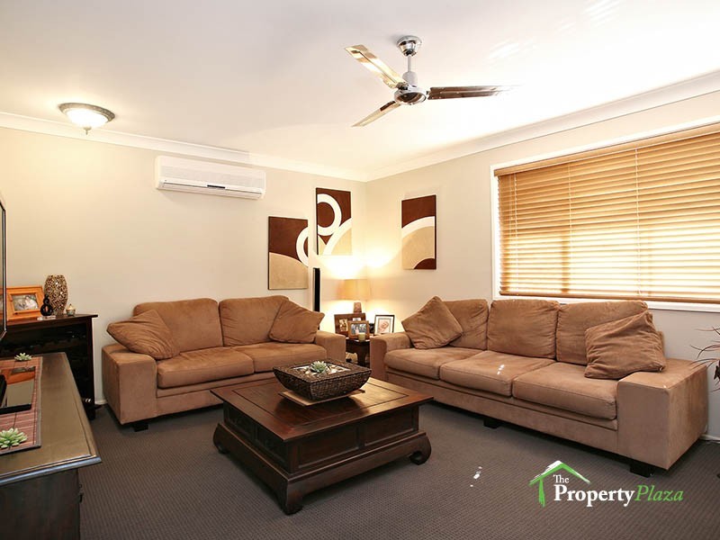 32 Bennett Dr, Regents Park QLD 4118