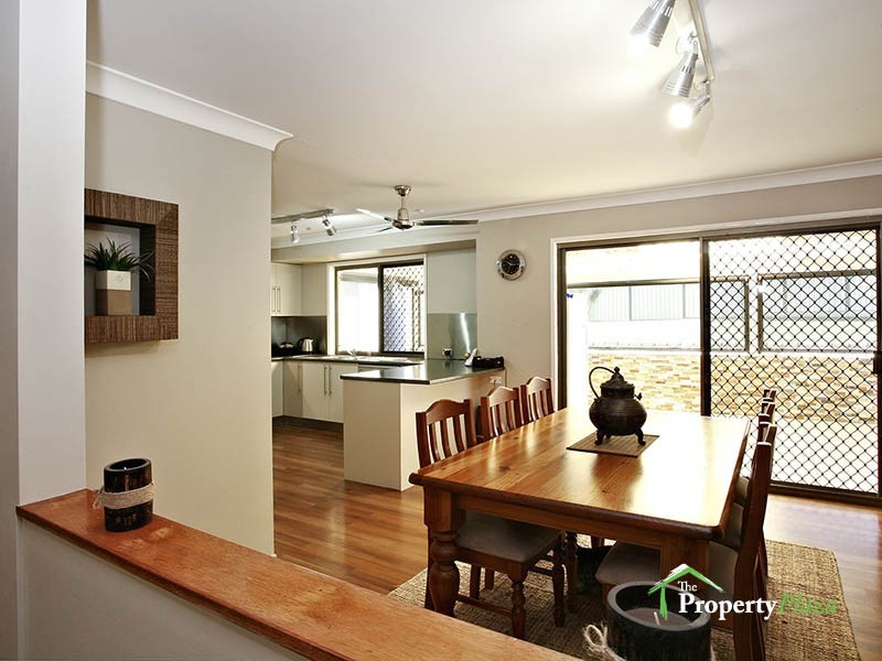 32 Bennett Dr, Regents Park QLD 4118
