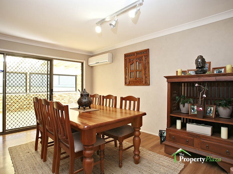 32 Bennett Dr, Regents Park QLD 4118