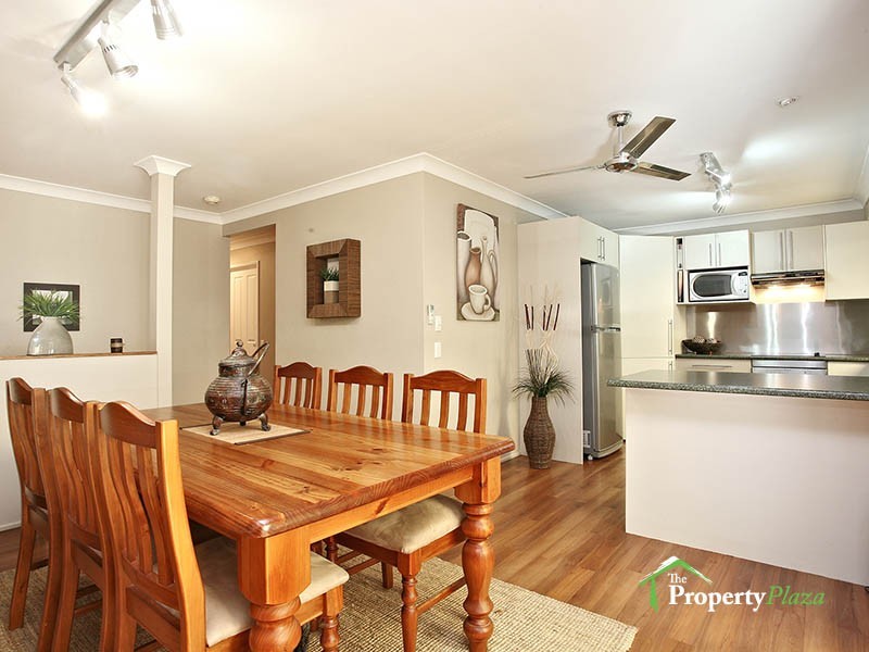 32 Bennett Dr, Regents Park QLD 4118