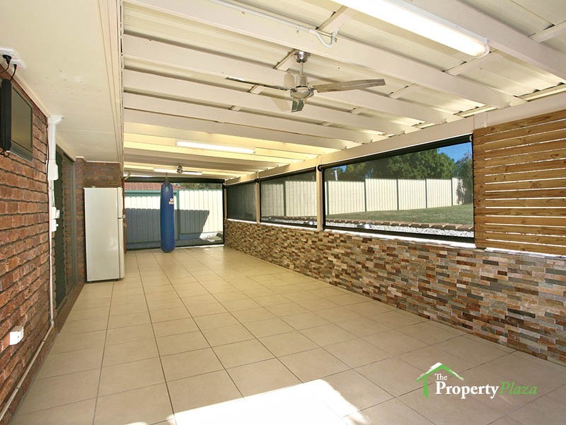 32 Bennett Dr, Regents Park QLD 4118