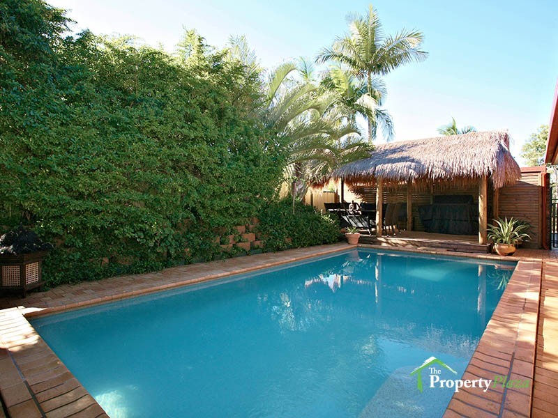 32 Bennett Dr, Regents Park QLD 4118