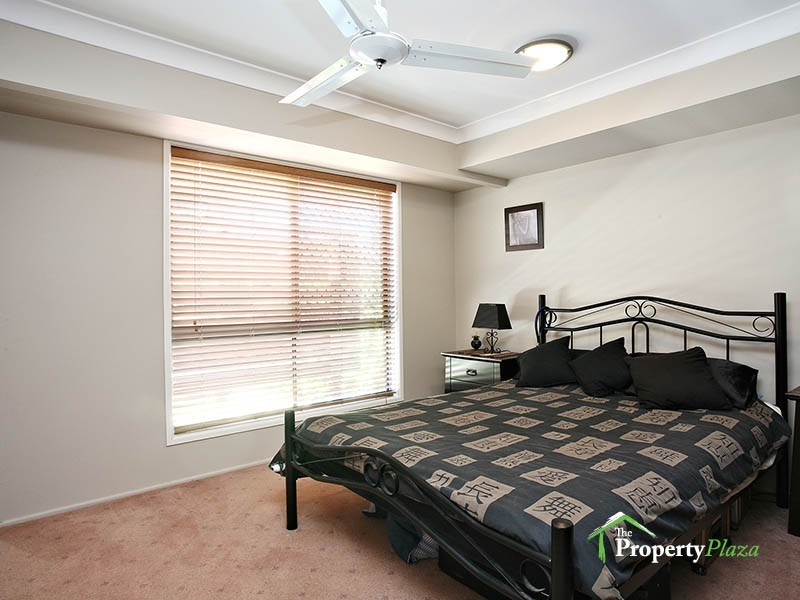 32 Bennett Dr, Regents Park QLD 4118