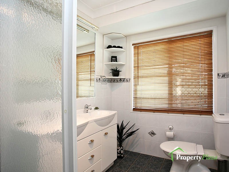 32 Bennett Dr, Regents Park QLD 4118