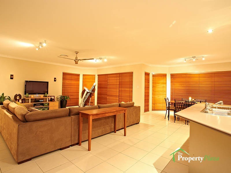 28 Lambert Drive, Calamvale QLD 4116