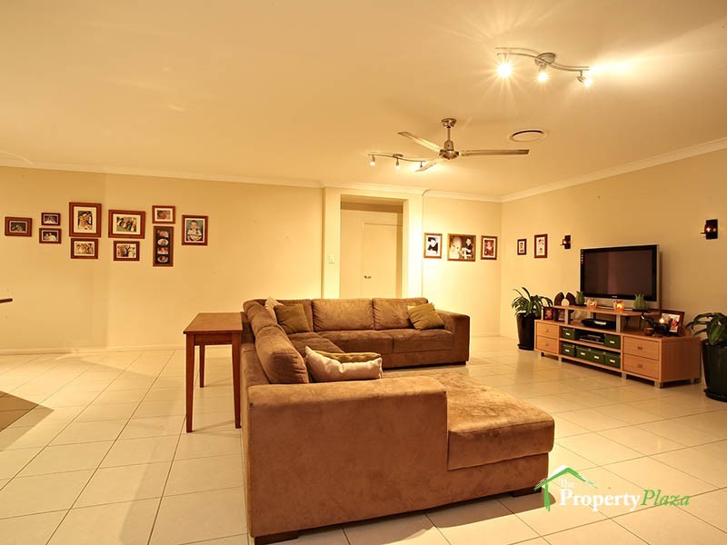 28 Lambert Drive, Calamvale QLD 4116